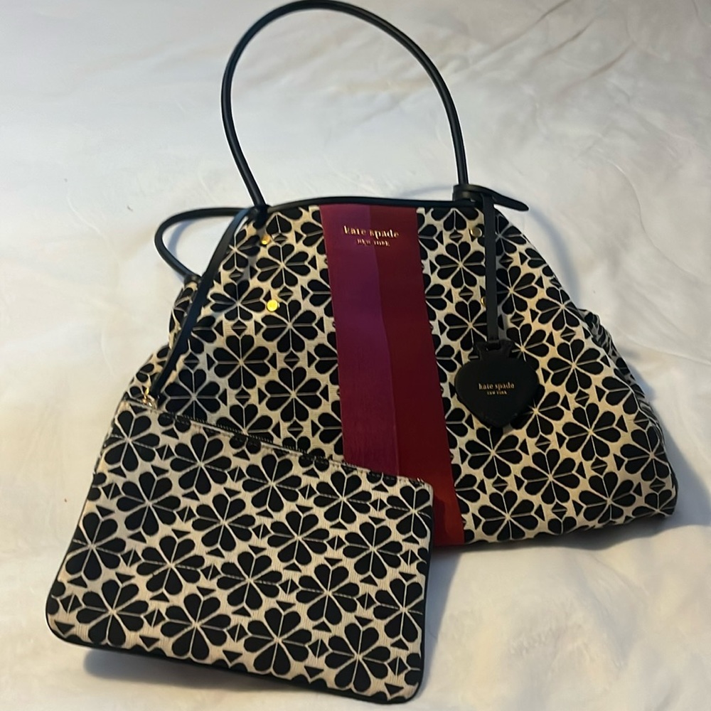kate spade Spade Flower Jacquard Stripe
Everything Large Tote, Pink/Red Multi